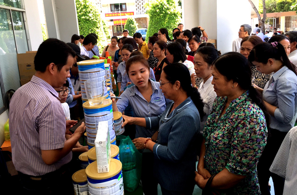  Vinamilk chung tay chăm sóc người cao tuổi Đồng Nai, Tiền Giang